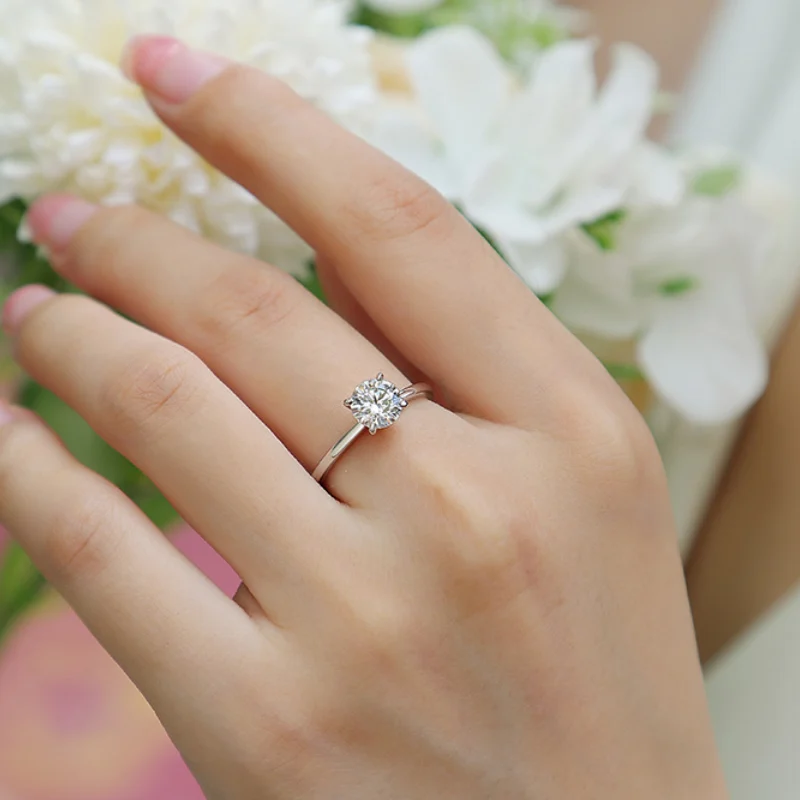 Simple 1 Carat Moissanite Engagement Ring – 4-Prong Solitaire Design in 925 Sterling Silver Band