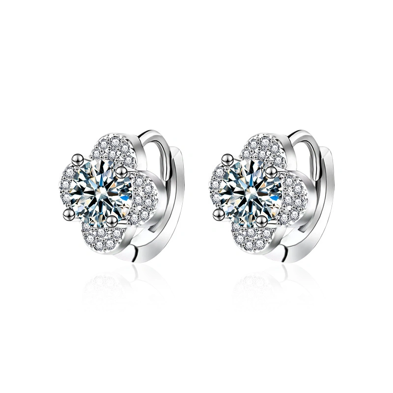 Elegant moissanite clover stud earrings for women in 925 sterling silver, dainty and luxurious four-leaf design for daily wear or gifts.